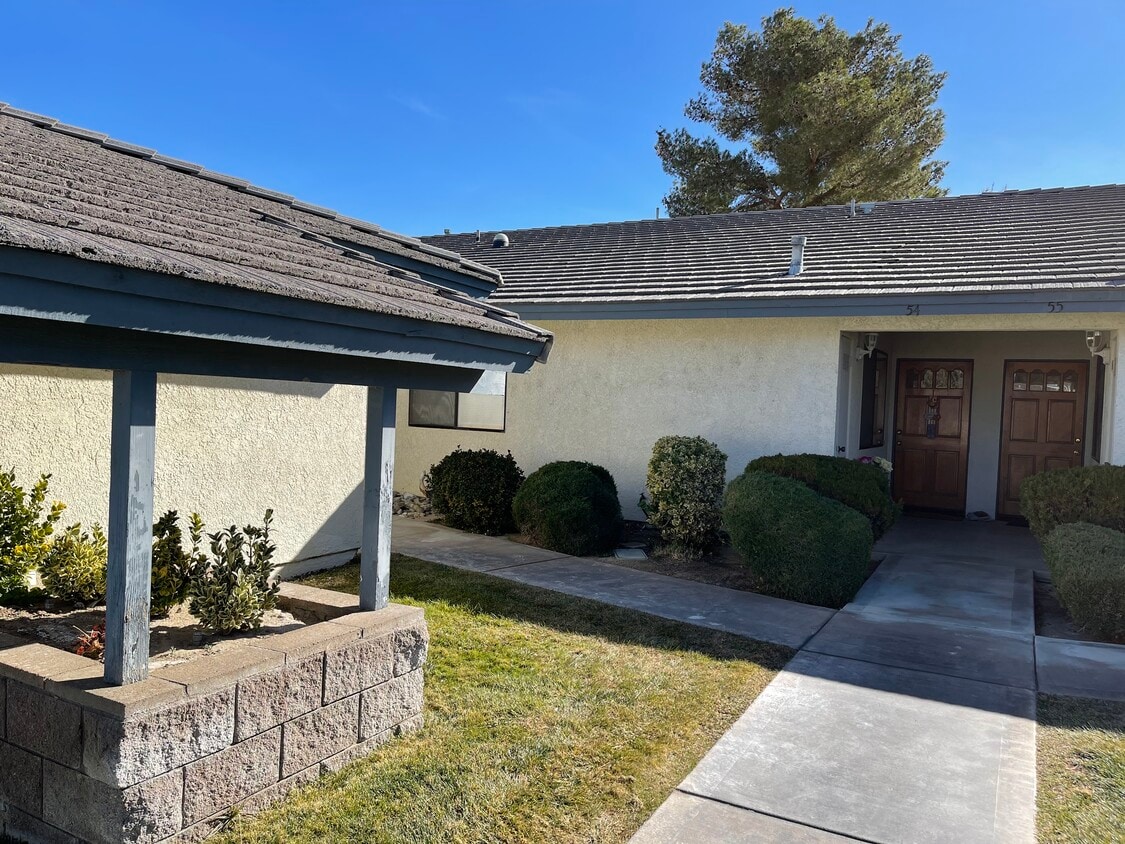 Foto principal - 27535 Lakeview Dr