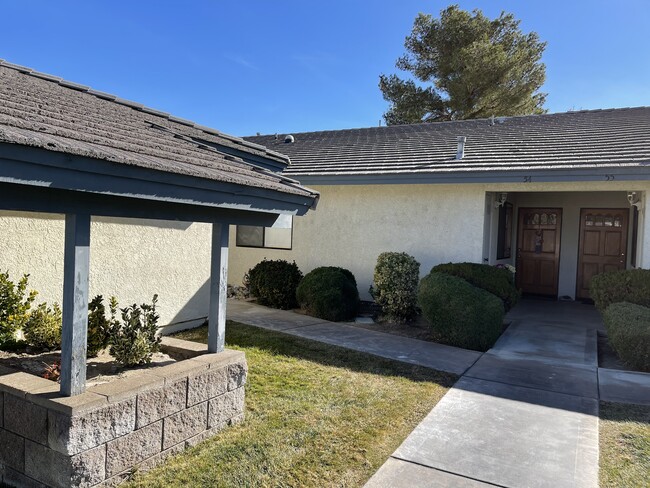 Building Photo - 27535 Lakeview Dr