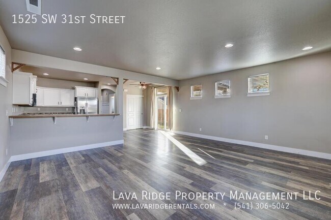 Building Photo - 1525 SW 31st St