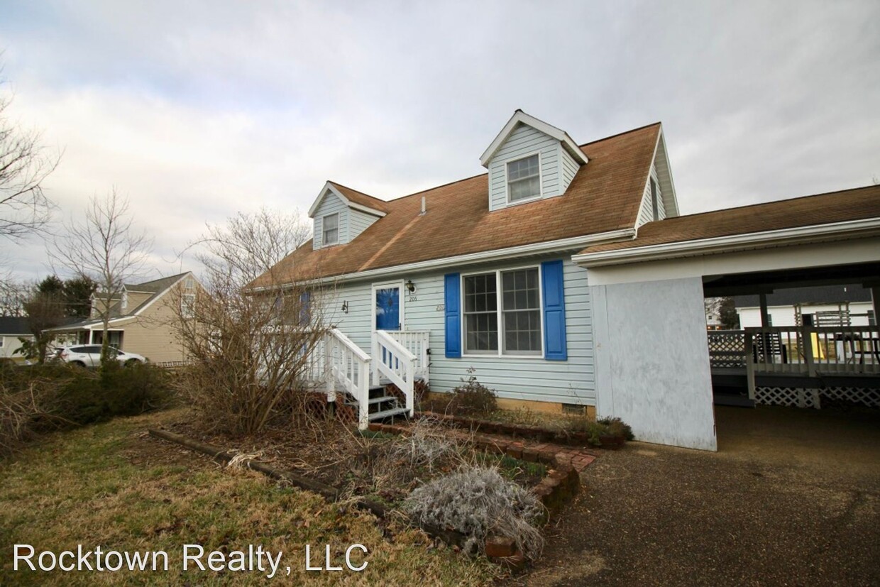 3 br, 1.5 bath House - 206 5th Sreet - 3 br, 1.5 bath House - 206  5th Sreet