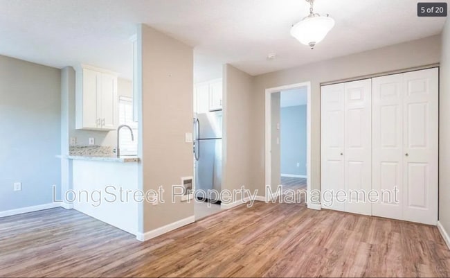 Building Photo - 13027 NE Prescott Dr