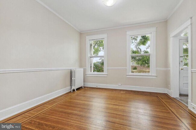 Foto del edificio - 2237 Hall Pl NW