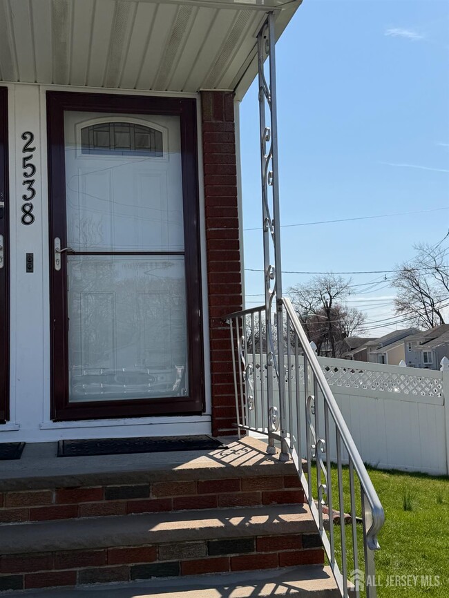 Building Photo - 2538 Spruce St