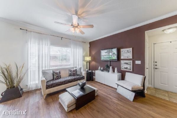Foto del edificio - 8816 Travis Hills Dr