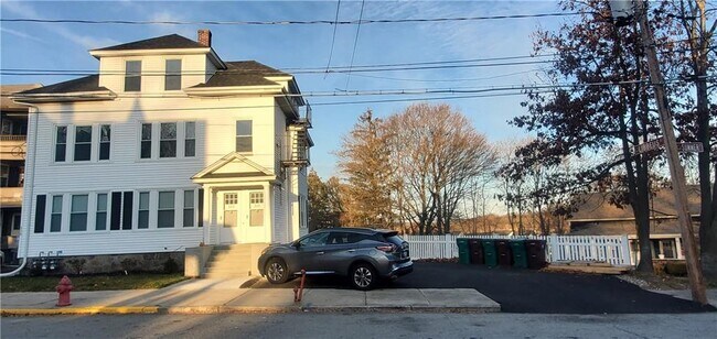 Building Photo - 115 Summer St