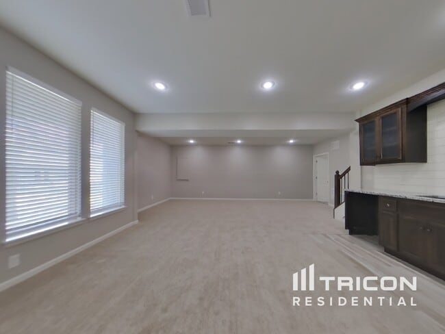 Building Photo - 1029 NE Copperwood Dr