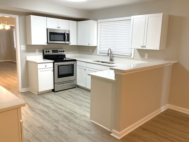 Building Photo - 3034 Woodrow Mnr
