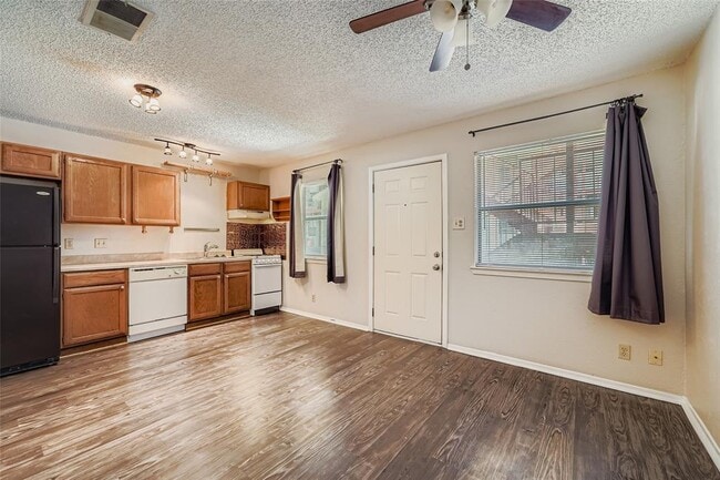 Building Photo - 4405 Avenue A