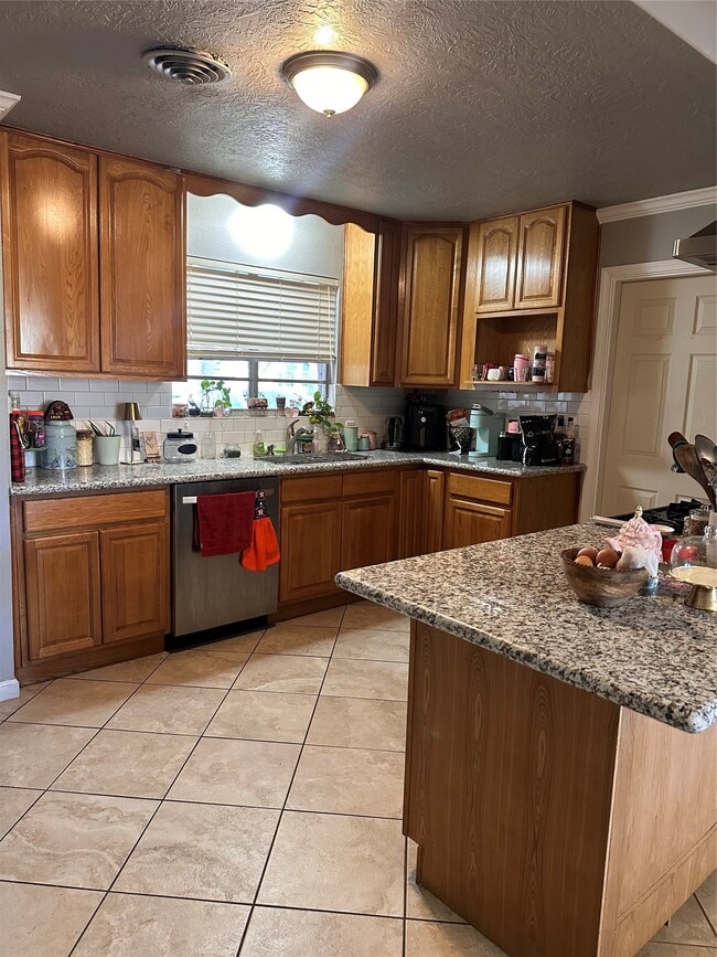 Foto del edificio - 10034 Westview Dr