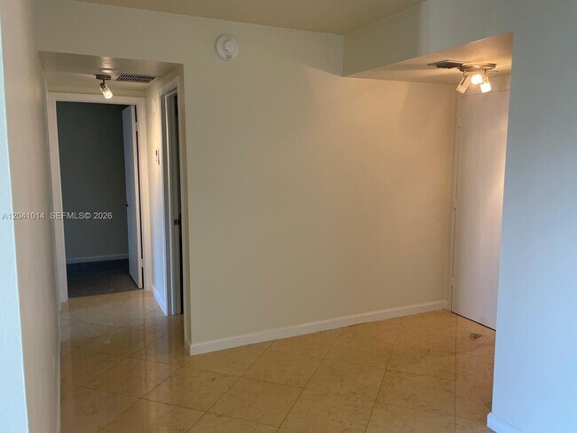 Building Photo - 155 Ocean Ln Dr