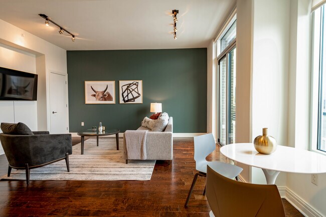 Building Photo - 301 Brazos St
