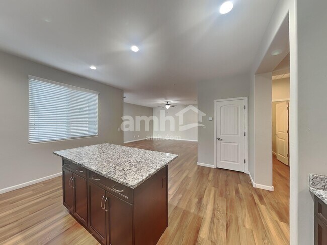 Foto del edificio - 20773 W Maiden Ln