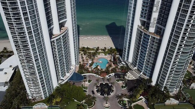 Building Photo - 18201 Collins Ave