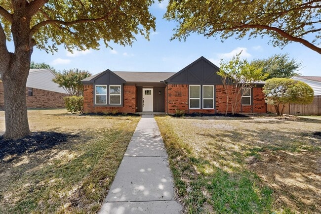 Photo - 215 Aspenway Dr- House
