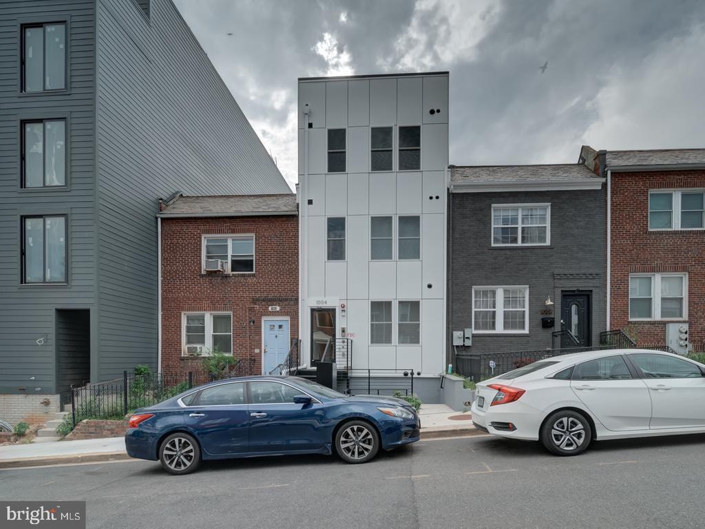 Foto principal - 1004 18th St NE