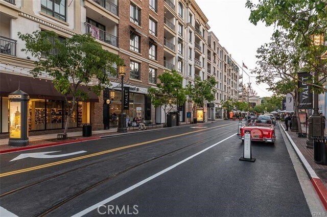 Foto del edificio - 670 Caruso Ave