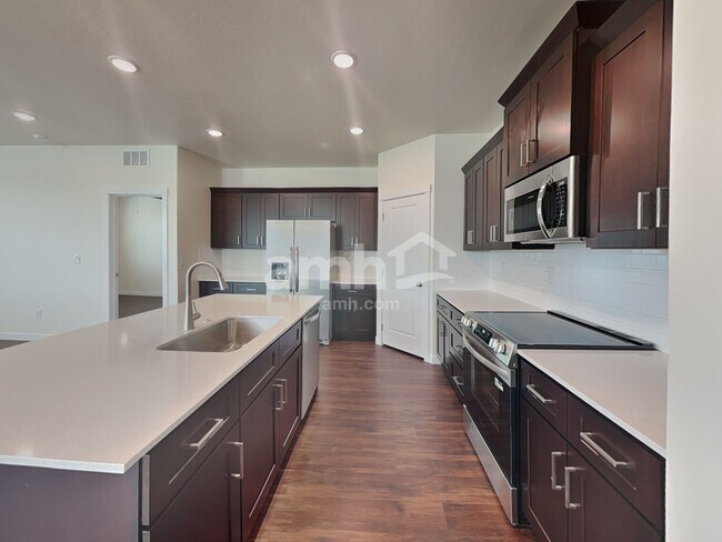 Foto del edificio - 1487 N Barkvine Ave