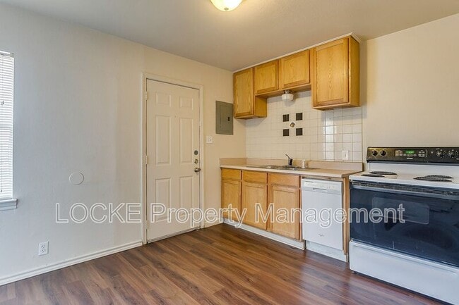 Building Photo - 3421 S University Dr