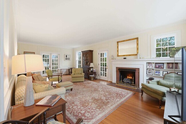Foto del edificio - 552 Lorimer Rd