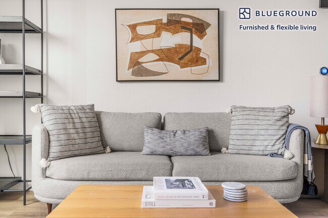 Foto del edificio - 3210 Esperanza Crossing