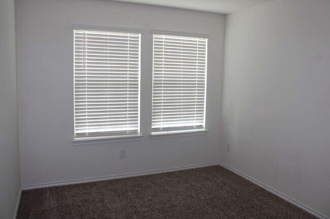 Building Photo - 3012 Glazner Dr