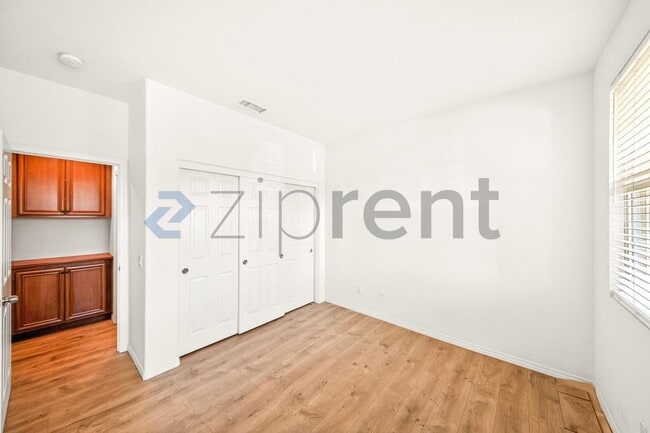 Foto del edificio - 3715 Hedge Ln