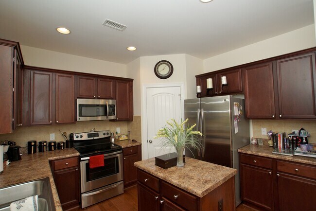 Building Photo - 105 Cobalt Creek Way