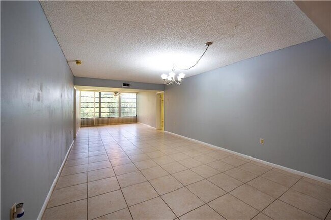 Building Photo - 1516 Whitehall Dr