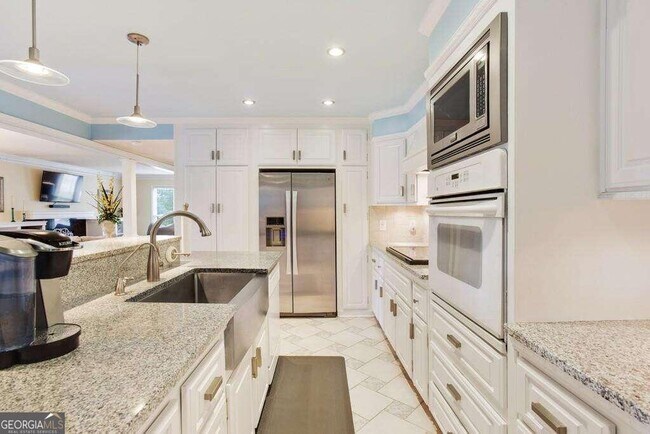 Foto del edificio - 8900 Carroll Manor Dr