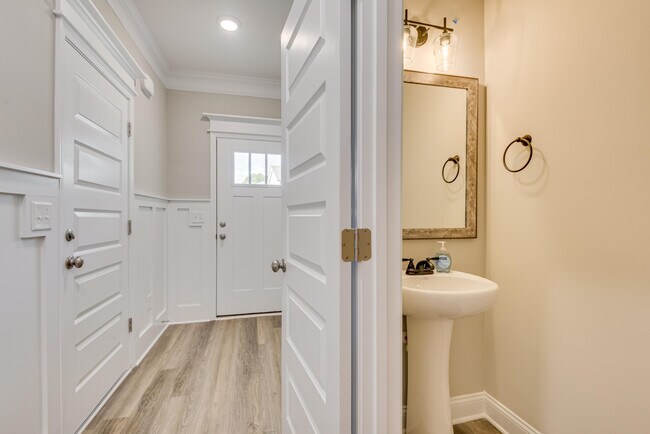 Foto del edificio - 2028 Denmark Ave SE