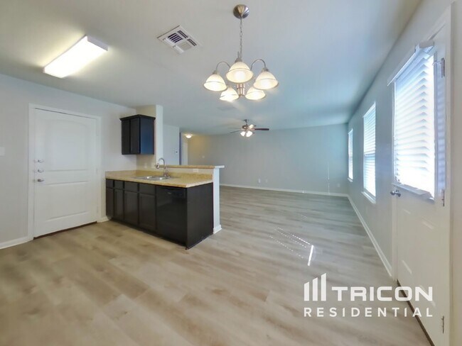 Building Photo - 7310 Canyon Lgt