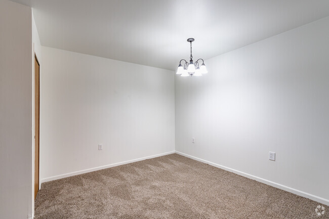 2BR, 1BA - 925SF - Dining Room - Apple Valley Apartments