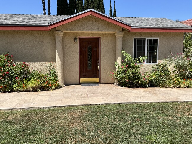 Building Photo - 21240 Sunwood Dr