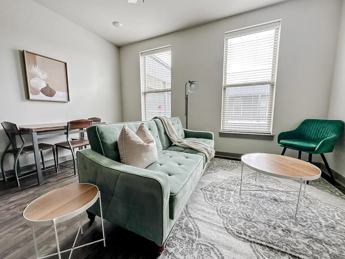 Foto principal - 400 N Magnolia St