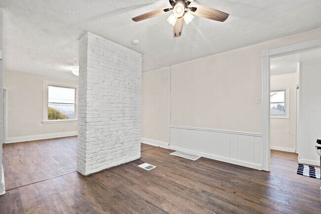 Foto del edificio - *$200 OFF FIRST 2 MONTHS IF SIGNED BY 1/24...