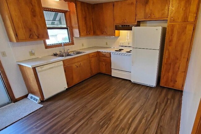 Foto del edificio - 8463 Pleasantwood Ave NW