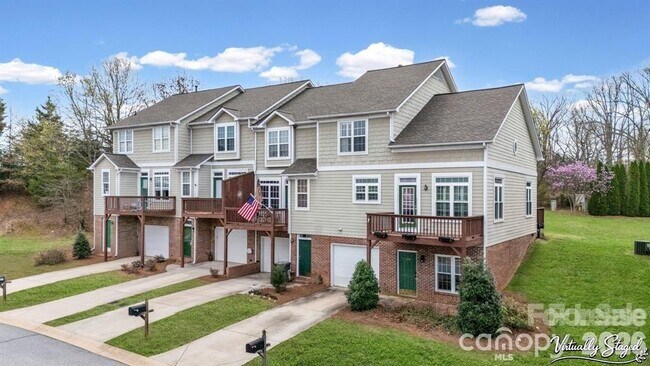 Foto del edificio - 125 Forest Ridge Rd
