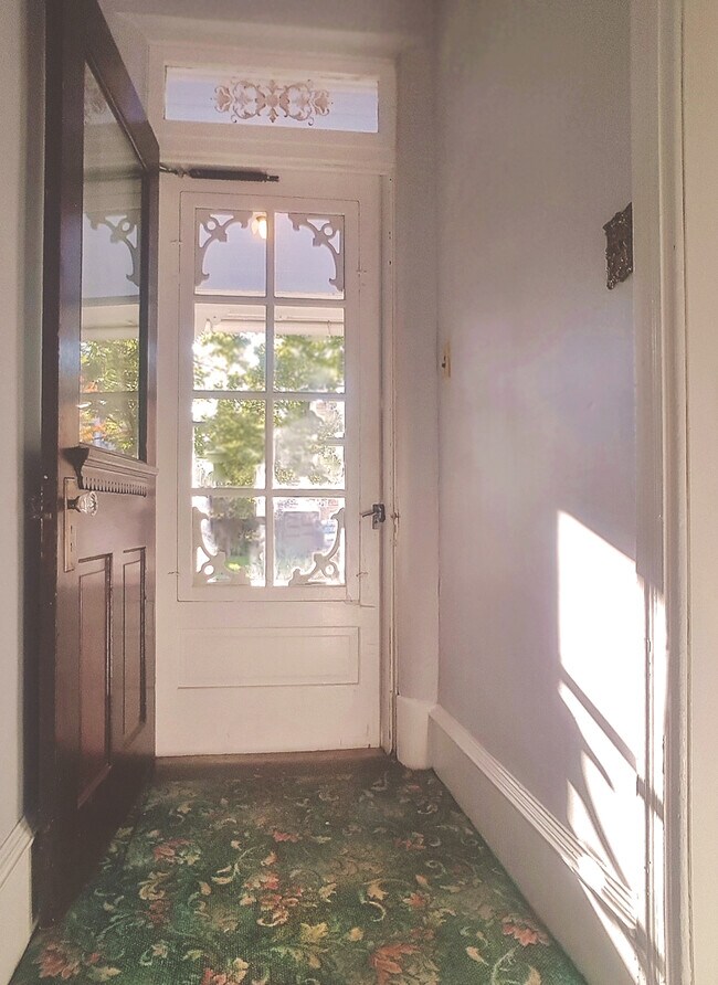 Fotografía del edificio - 37A Maple Ave