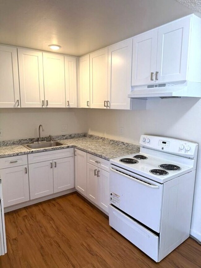 Foto del edificio - 3 bedroom, 2 Bath with a garage