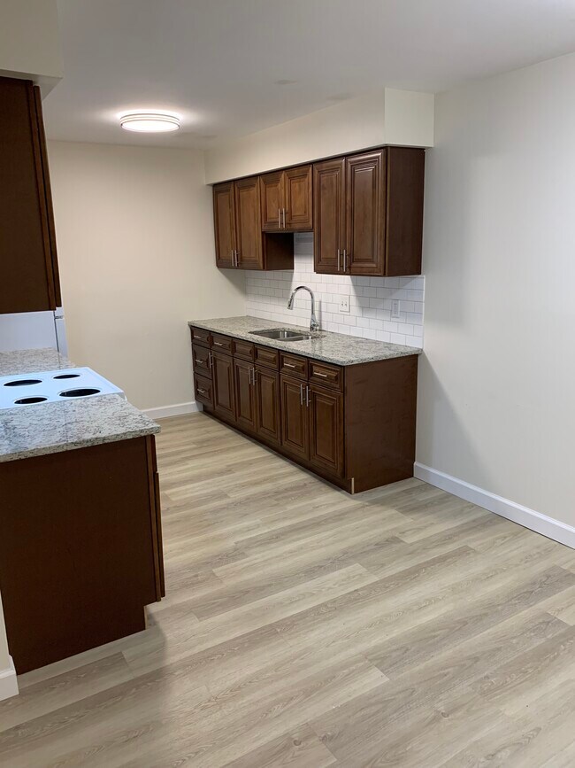 Kitchen - 1465 Sheridan Rd