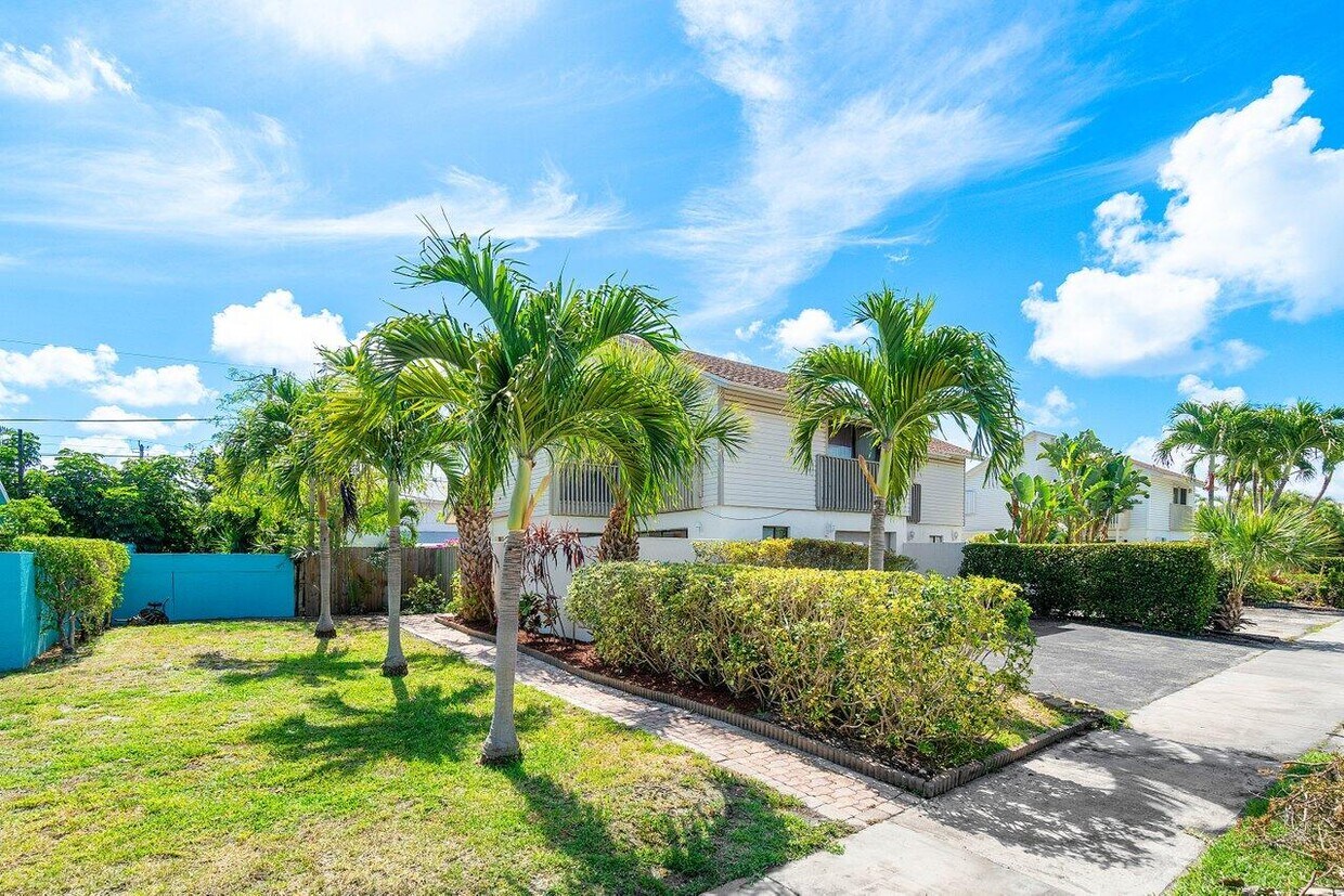Primary Photo - 3015 Florida Blvd