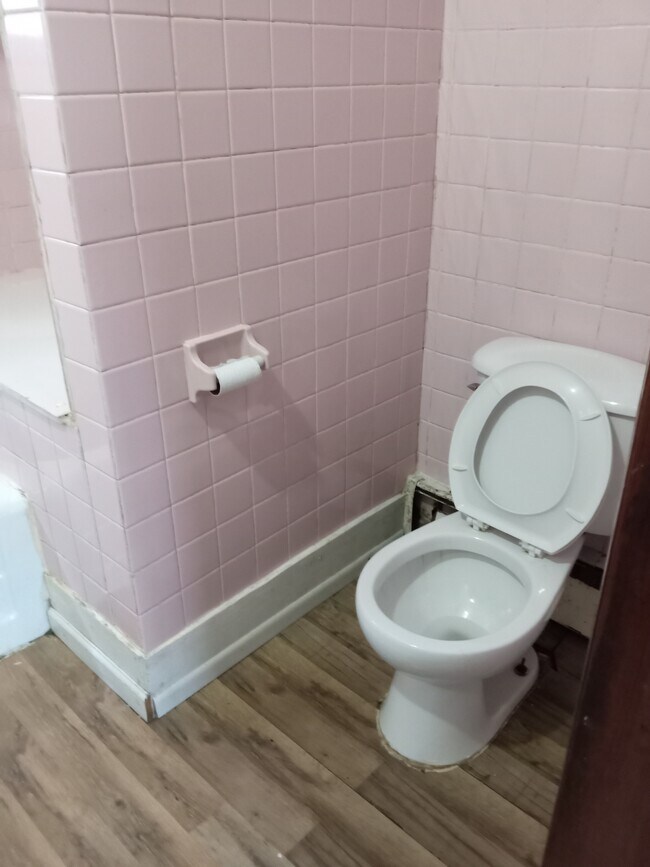 Building Photo - 14809 Broadway St