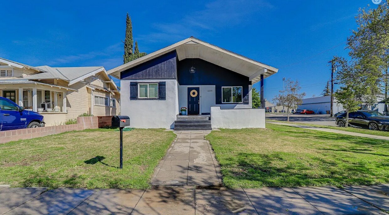 Primary Photo - Charming 3 bedroom, 3 bath!