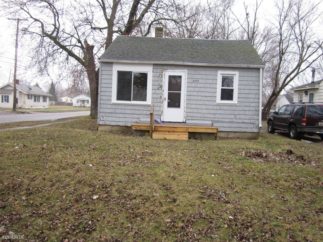 Primary Photo - 2246 E Boatfield Ave