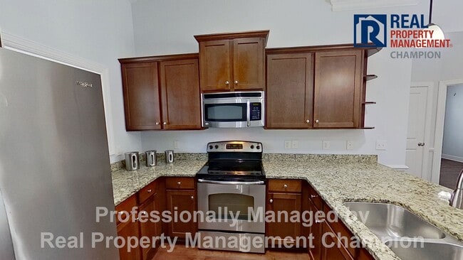 Building Photo - End Unit Townhome on One Level
