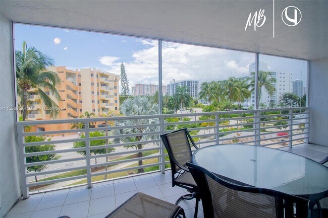 Foto del edificio - 17801 N Bay Rd