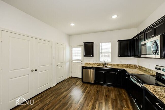 Building Photo - 6029 Mojave Dr