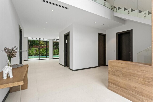 Building Photo - 8000 SW 62nd Ct