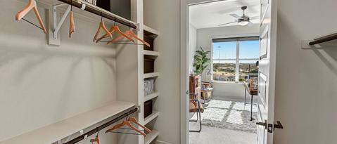 Foto del edificio - 215 W Norma St