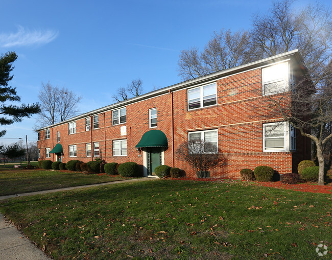 Foto del edificio - Cedar Lane Manor Apartments